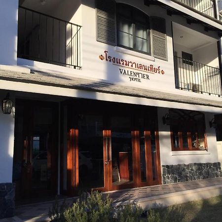 Valentier Cafe And Hotel Chiang Mai Buitenkant foto