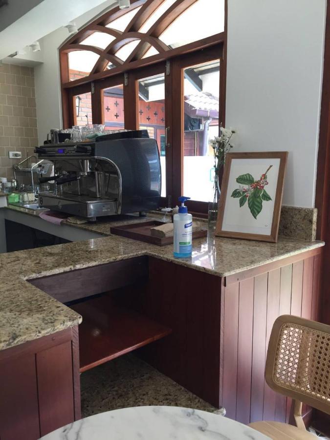 Valentier Cafe And Hotel Chiang Mai Buitenkant foto