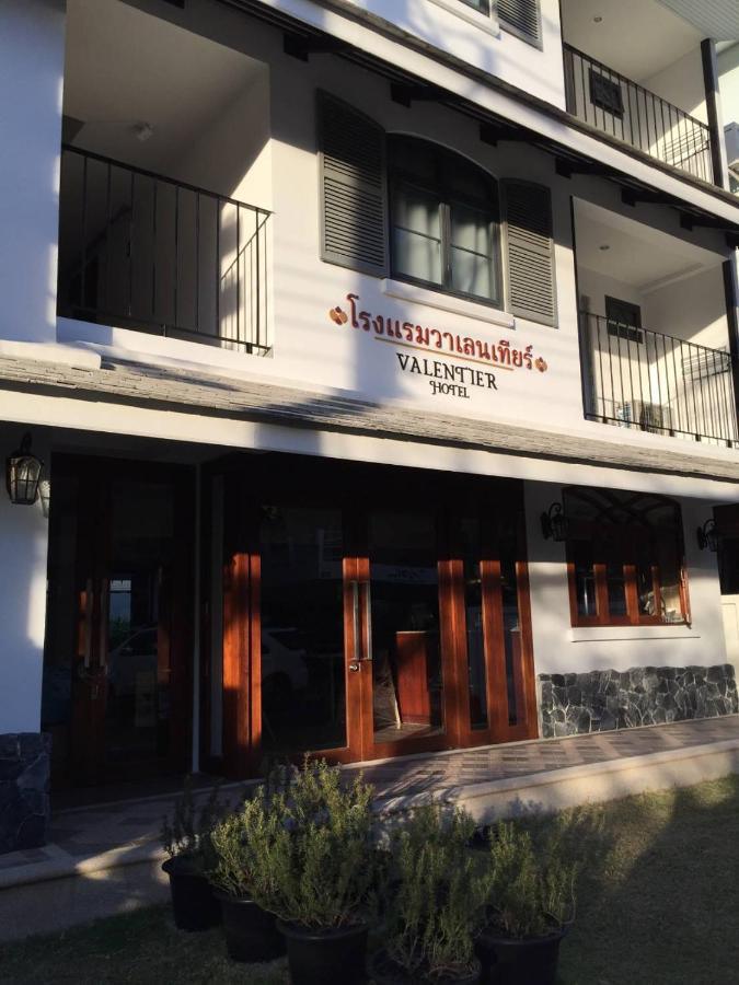 Valentier Cafe And Hotel Chiang Mai Buitenkant foto