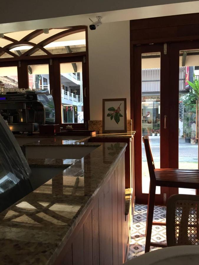 Valentier Cafe And Hotel Chiang Mai Buitenkant foto