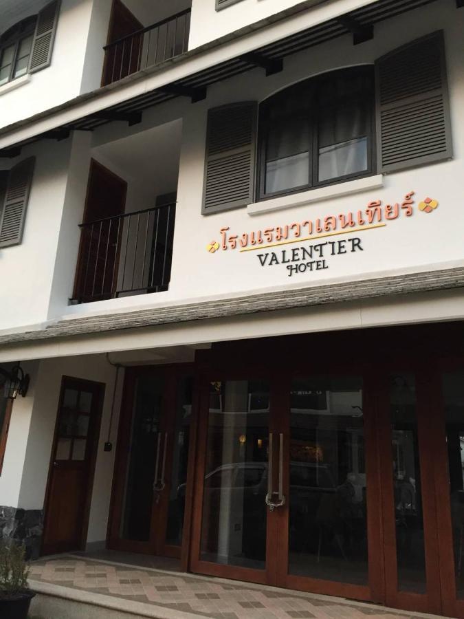 Valentier Cafe And Hotel Chiang Mai Buitenkant foto