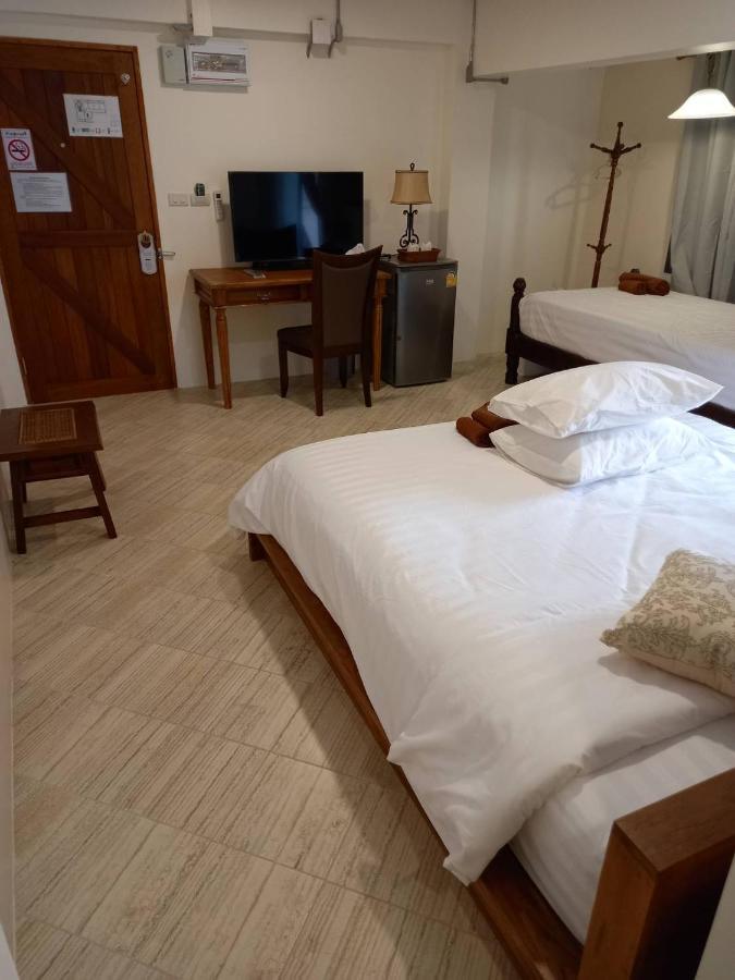 Valentier Cafe And Hotel Chiang Mai Buitenkant foto
