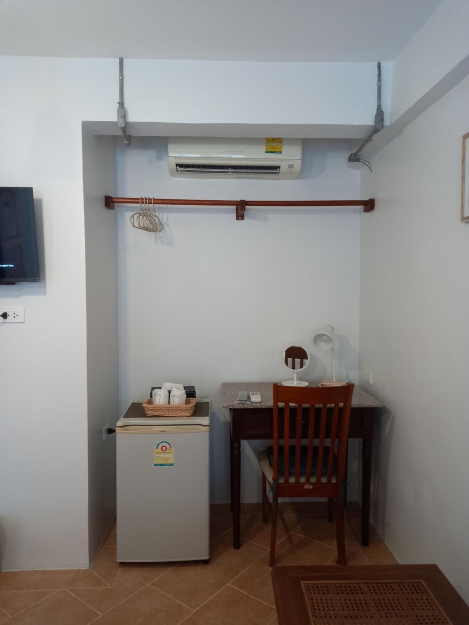 Valentier Cafe And Hotel Chiang Mai Buitenkant foto