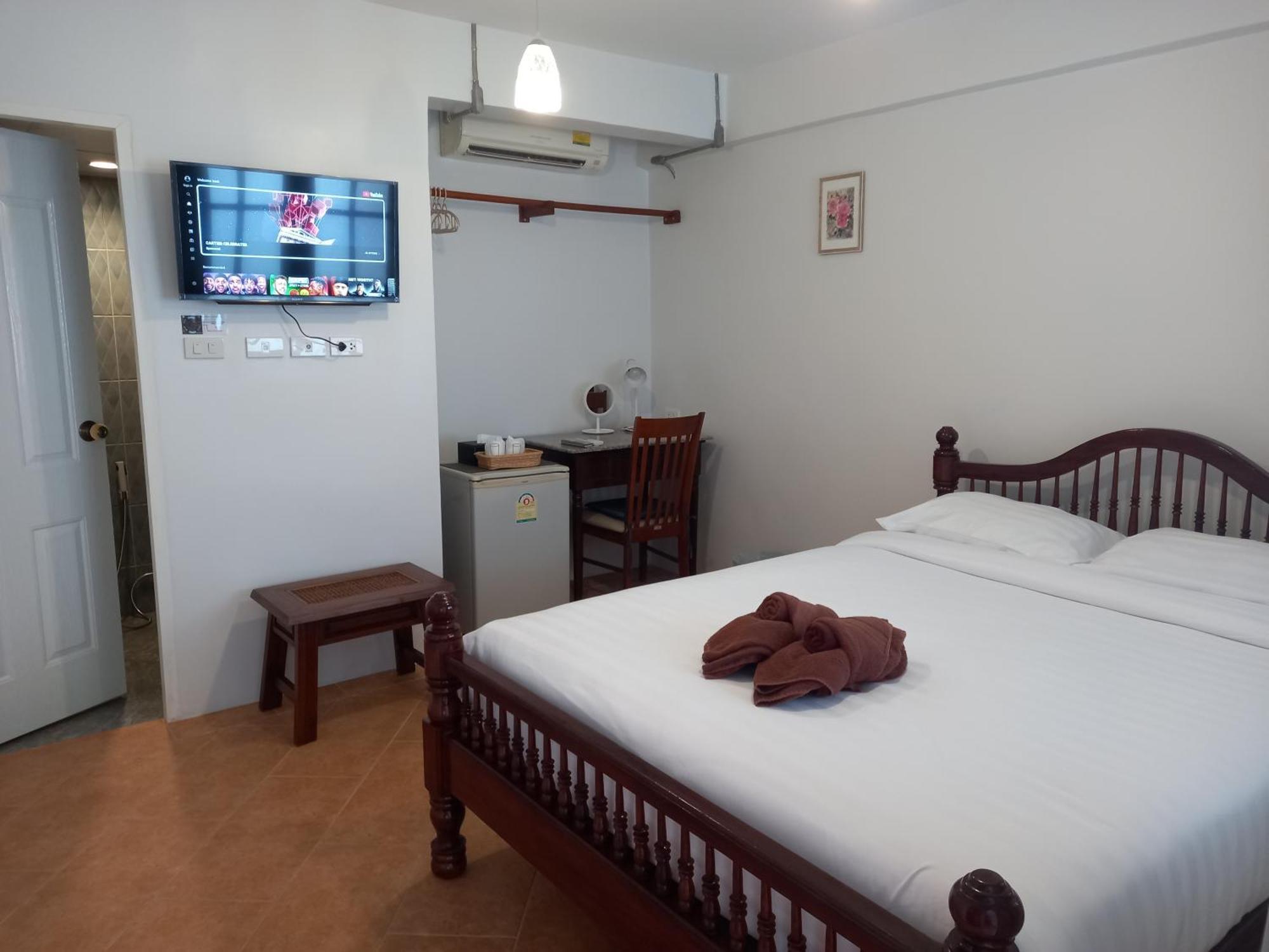 Valentier Cafe And Hotel Chiang Mai Buitenkant foto